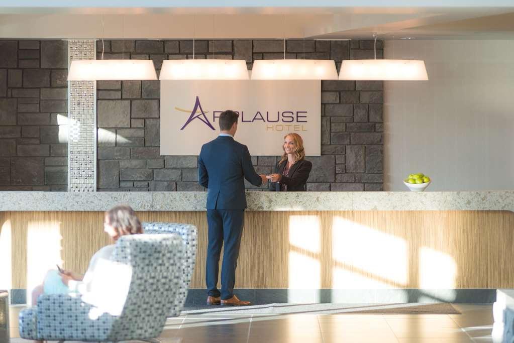 Applause Hotel Calgary Airport By Clique Exterior foto